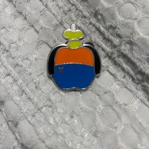 Goofy pin